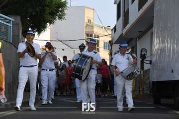 Lomo Magullo abraza la vida con la escultura homenaje a la Traída del Agua/Francisco Javier Santana y TA.
